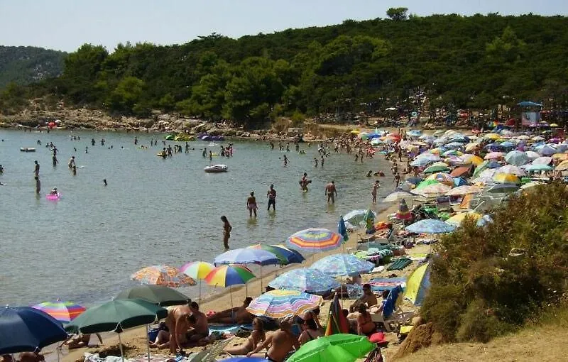 Apartment 696-7 For 4+2 Pers. In Lopar 0*,  Croatia
